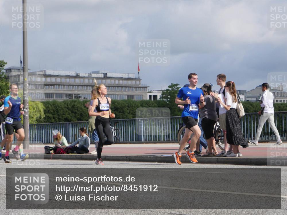 29.06.2025 - hella hamburg halbmarathon Luisa Fischer http://msf.ph/oto/8451912 29.06.2025 09:50:20 Kennedybrücke 8362, 12290, 10384, 1164, 1644, 2296, 6990, 8362, 9178, 9944, 10384 meine-sportfotos.de
