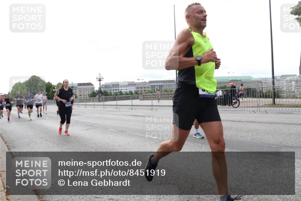 29.06.2025 - hella hamburg halbmarathon Lena Gebhardt http://msf.ph/oto/8451919 29.06.2025 10:30:58 Lombardsbrücke 1529, 1059, 1472, 1647, 1773, 1979, 2097, 2268, 2505, 2569, 2754, 2755, 3131, 3281, 4198, 4561, 4575, 4819, 5437, 6057, 6195, 6344, 6556, 6620, 6787, 7071, 7120, 7351, 8050, 8072, 8073, 8757, 9576, 9830, 10989, 11981, 11984, 11988, 12384, 12460, 12461, 12627, 14095, 14216, 14803, 15299, 15466, 15589, 15757, 16457, 16791, 17224, 17463, 17509, 17587, 17742, 17966, 18362, 18795, 18860, 19052, 19226 meine-sportfotos.de