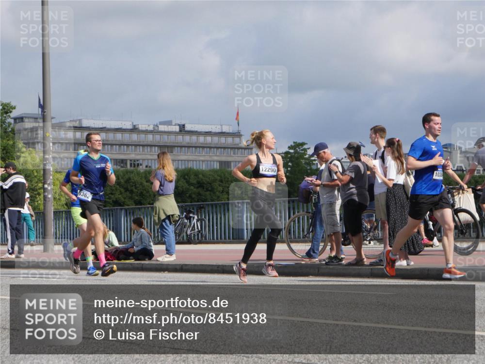 29.06.2025 - hella hamburg halbmarathon Luisa Fischer http://msf.ph/oto/8451938 29.06.2025 09:50:21 Kennedybrücke 8362, 12290, 1038, 1164, 1644, 2296, 6990, 8362, 9178, 9944, 10384 meine-sportfotos.de