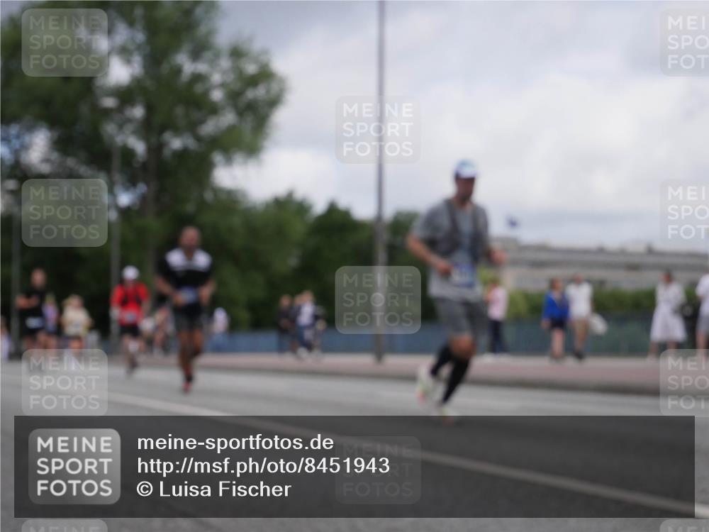 29.06.2025 - hella hamburg halbmarathon Luisa Fischer http://msf.ph/oto/8451943 29.06.2025 10:32:57 Kennedybrücke 1192, 3613, 4580, 6418, 7449, 10641 meine-sportfotos.de