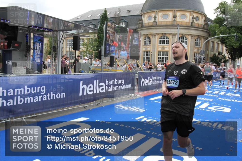 29.06.2025 - hella hamburg halbmarathon Michael Strokosch http://msf.ph/oto/8451950 29.06.2025 10:30:06 Ziel 2689, 3189, 8190, 9634, 10270, 12308, 15507, 15672, 17768 meine-sportfotos.de