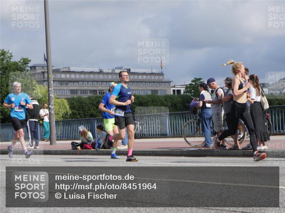 29.06.2025 - hella hamburg halbmarathon Luisa Fischer http://msf.ph/oto/8451964 29.06.2025 09:50:21 Kennedybrücke 18841, 998362, 1164, 1644, 2296, 6990, 8362, 9178, 9944, 10384 meine-sportfotos.de