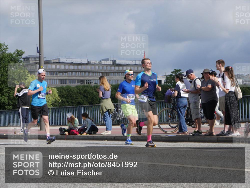 29.06.2025 - hella hamburg halbmarathon Luisa Fischer http://msf.ph/oto/8451992 29.06.2025 09:50:22 Kennedybrücke 9944, 8362, 18841, 1164, 1644, 1743, 2296, 6990, 8362, 9178, 9944, 10384 meine-sportfotos.de