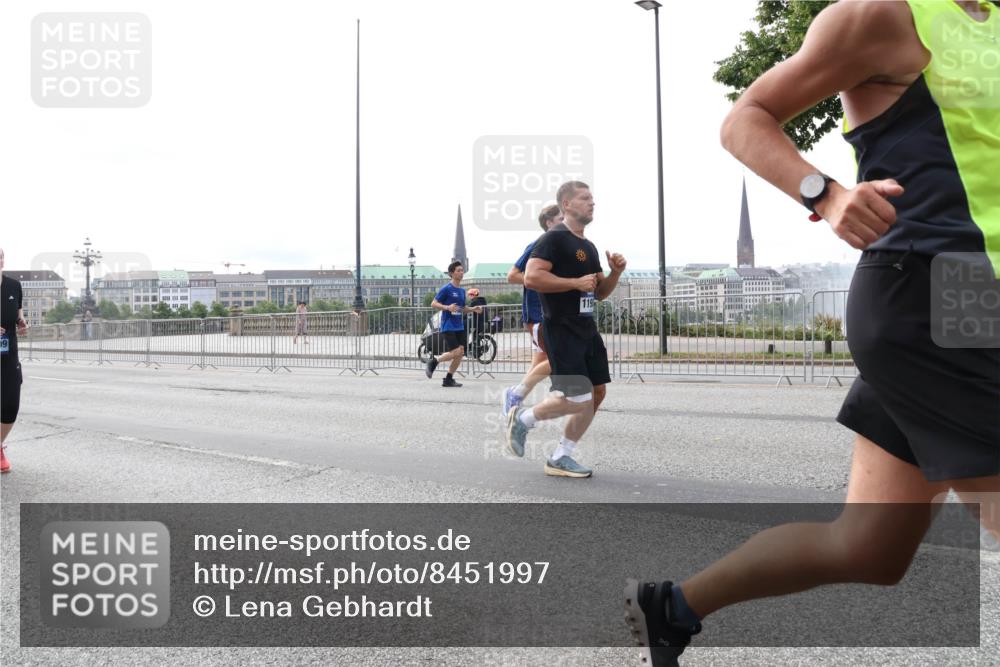 29.06.2025 - hella hamburg halbmarathon Lena Gebhardt http://msf.ph/oto/8451997 29.06.2025 10:30:58 Lombardsbrücke 9, 119, 1059, 1472, 1647, 1773, 1979, 2097, 2268, 2505, 2569, 2754, 2755, 3131, 3281, 4198, 4561, 4575, 4819, 5437, 6057, 6195, 6344, 6556, 6620, 6787, 7071, 7120, 7351, 8050, 8072, 8073, 8757, 9576, 9830, 10989, 11981, 11984, 11988, 12384, 12460, 12461, 12627, 14095, 14216, 14803, 15299, 15466, 15589, 15757, 16457, 16791, 17224, 17463, 17509, 17587, 17742, 17966, 18362, 18795, 18860, 19052, 19226 meine-sportfotos.de
