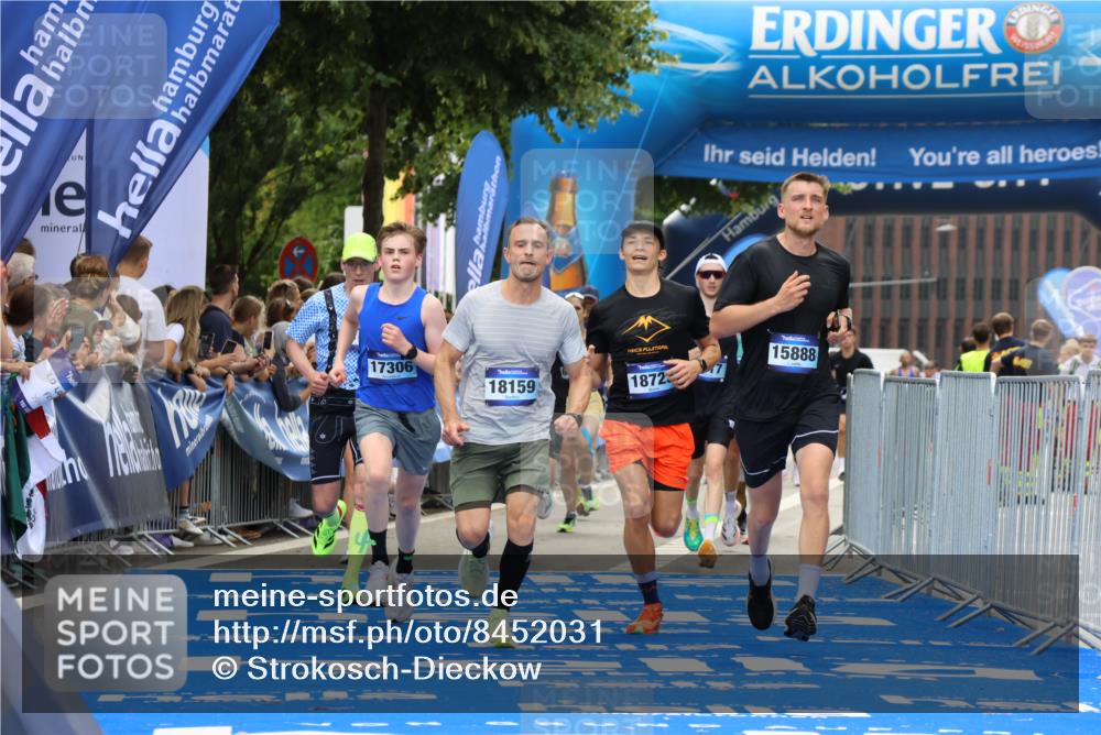 29.06.2025 - hella hamburg halbmarathon Strokosch-Dieckow http://msf.ph/oto/8452031 29.06.2025 10:37:22 Ziel 2767, 5003, 5042, 6047, 9017, 9914, 12739, 12900, 13372, 13854, 14387, 14459, 15888, 17306, 18159, 18723, 18824 meine-sportfotos.de
