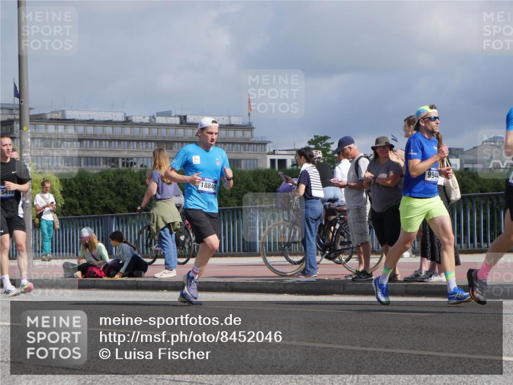29.06.2025 - hella hamburg halbmarathon Luisa Fischer http://msf.ph/oto/8452046 29.06.2025 09:50:22 Kennedybrücke 18841, 5415, 9944, 1164, 1644, 1743, 2296, 6990, 8362, 9178, 9944, 10384 meine-sportfotos.de