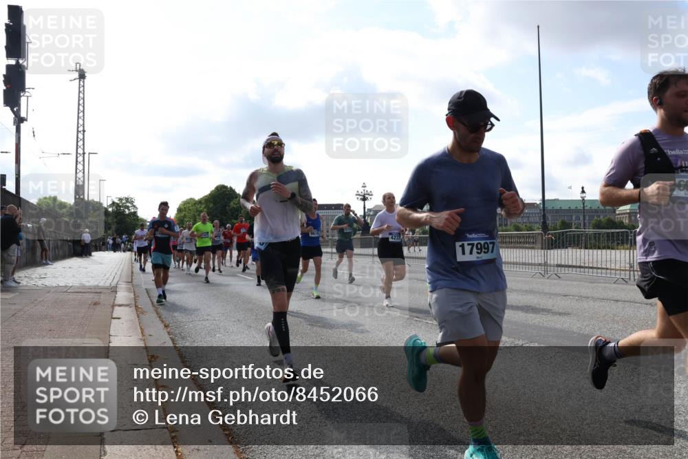 29.06.2025 - hella hamburg halbmarathon Lena Gebhardt http://msf.ph/oto/8452066 29.06.2025 09:54:03 Lombardsbrücke 4237, 17997, 1098, 1119, 1399, 1413, 1424, 1476, 1892, 1902, 2098, 2188, 2270, 2516, 2823, 2842, 2890, 2937, 3004, 3186, 3477, 3785, 4029, 4140, 4183, 4185, 4235, 4237, 4247, 4270, 4949, 5115, 5362, 5528, 5532, 5650, 6198, 6309, 6388, 6575, 6630, 6831, 7167, 7297, 7385, 7448, 7480, 7734, 8023, 8269, 8743, 8928, 9030, 9043, 9105, 9463, 9482, 9619, 9626, 9633, 9723, 9965, 10529, 10792, 11077, 11848, 11936, 12084 meine-sportfotos.de