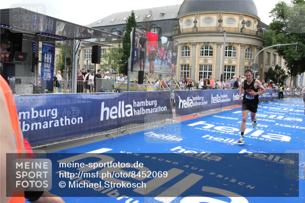 29.06.2025 - hella hamburg halbmarathon Michael Strokosch http://msf.ph/oto/8452069 29.06.2025 10:30:10 Ziel 1758, 2689, 3189, 8190, 8323, 9634, 10270, 12308, 15507, 17768 meine-sportfotos.de
