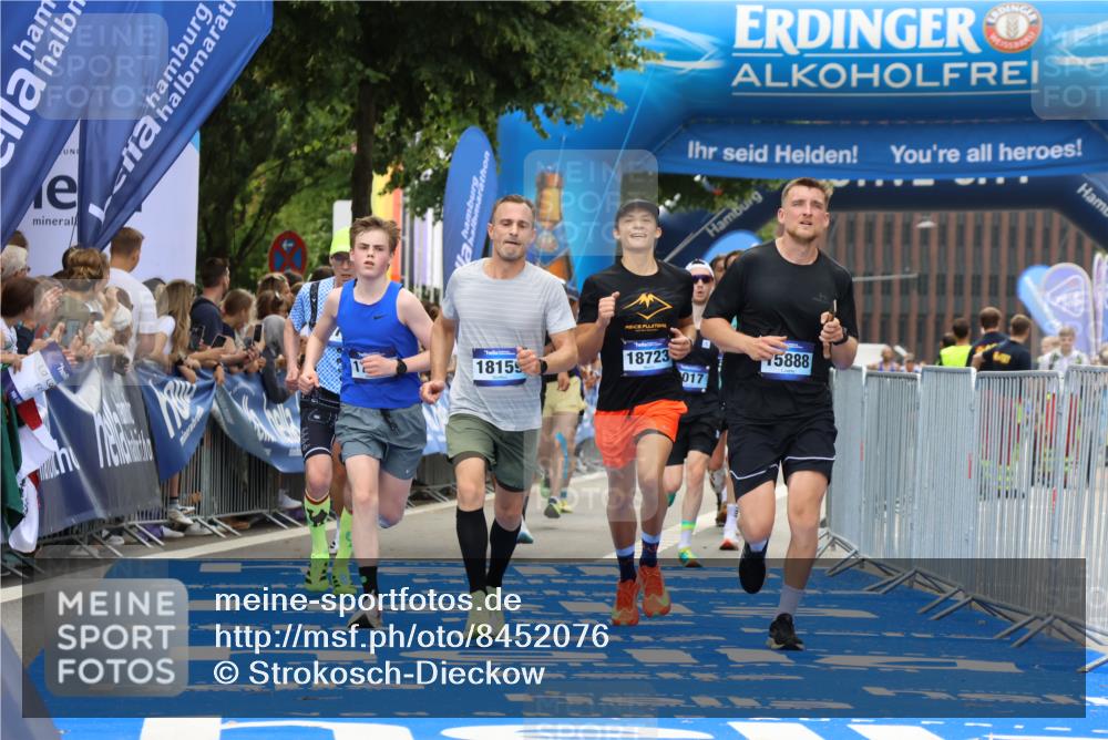 29.06.2025 - hella hamburg halbmarathon Strokosch-Dieckow http://msf.ph/oto/8452076 29.06.2025 10:37:22 Ziel 2767, 5003, 5042, 6047, 9017, 9914, 12739, 12900, 13372, 13854, 14387, 14459, 15888, 17306, 18159, 18723, 18824 meine-sportfotos.de