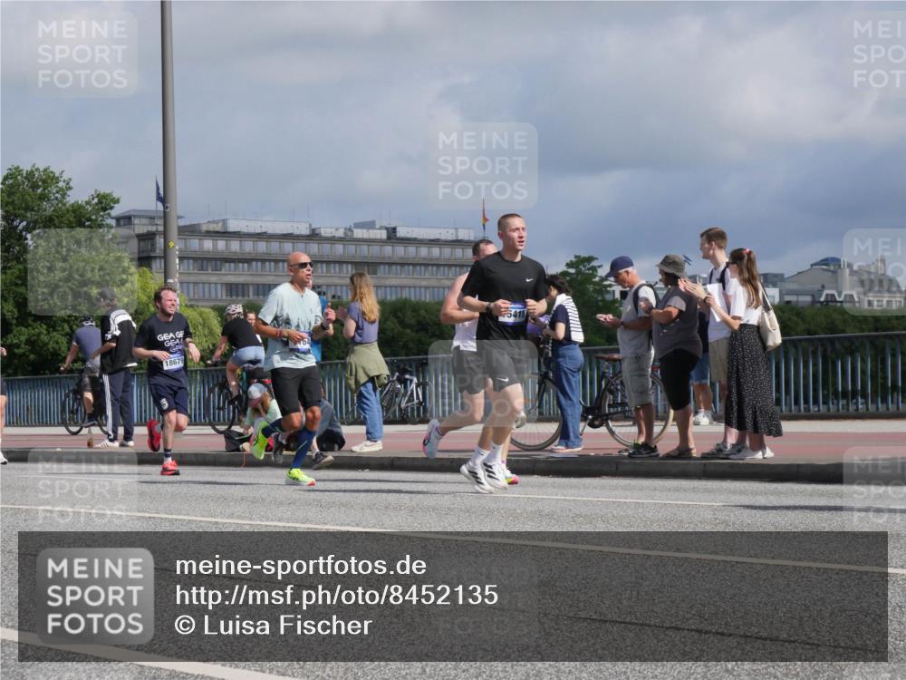 29.06.2025 - hella hamburg halbmarathon Luisa Fischer http://msf.ph/oto/8452135 29.06.2025 09:50:24 Kennedybrücke 18679, 5415, 1164, 1644, 1743, 5091, 6684, 6990, 8362, 9178, 9944, 10384 meine-sportfotos.de