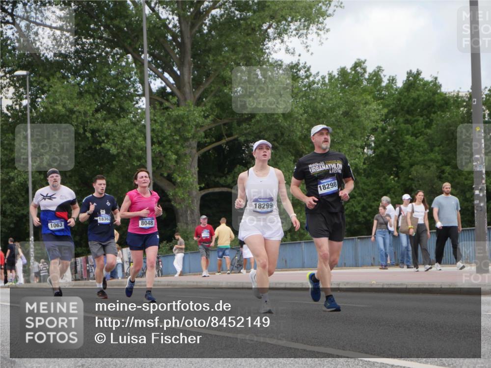 29.06.2025 - hella hamburg halbmarathon Luisa Fischer http://msf.ph/oto/8452149 29.06.2025 10:33:09 Kennedybrücke 18362, 1063, 8048, 18299, 2013, 18298, 1063, 1230, 1661, 2901, 4575, 6598, 8048, 10880 meine-sportfotos.de