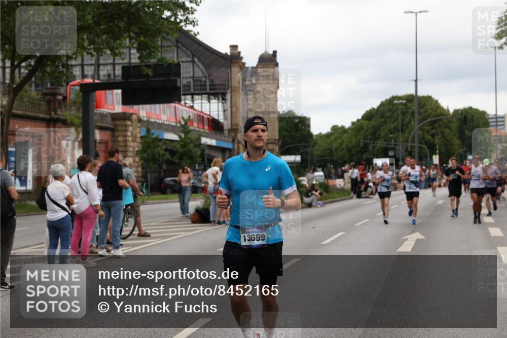 29.06.2025 - hella hamburg halbmarathon Yannick Fuchs http://msf.ph/oto/8452165 29.06.2025 10:55:53 20KM 1135, 1138, 1147, 1190, 3097, 3400, 3921, 4095, 4859, 5547, 5839, 6580, 6815, 7049, 8364, 9297, 9928, 10177, 10194, 10746, 10797, 11465, 12125, 12567, 13491, 13699, 13958, 14574, 14605, 15252, 15291, 15520, 15539, 15686, 15733, 15908, 16128, 16145, 17939, 18000, 18551, 18799, 18808 meine-sportfotos.de