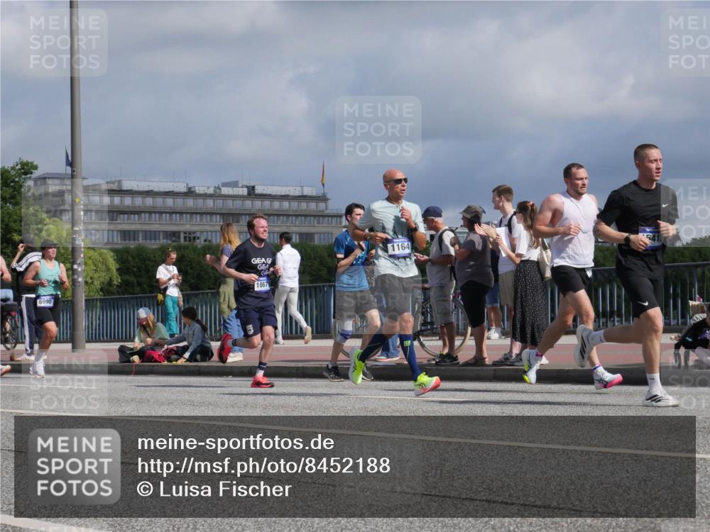 29.06.2025 - hella hamburg halbmarathon Luisa Fischer http://msf.ph/oto/8452188 29.06.2025 09:50:25 Kennedybrücke 18679, 6990, 1164, 5415, 1164, 1385, 1644, 1743, 5091, 6684, 6990, 8362, 9178, 9944 meine-sportfotos.de