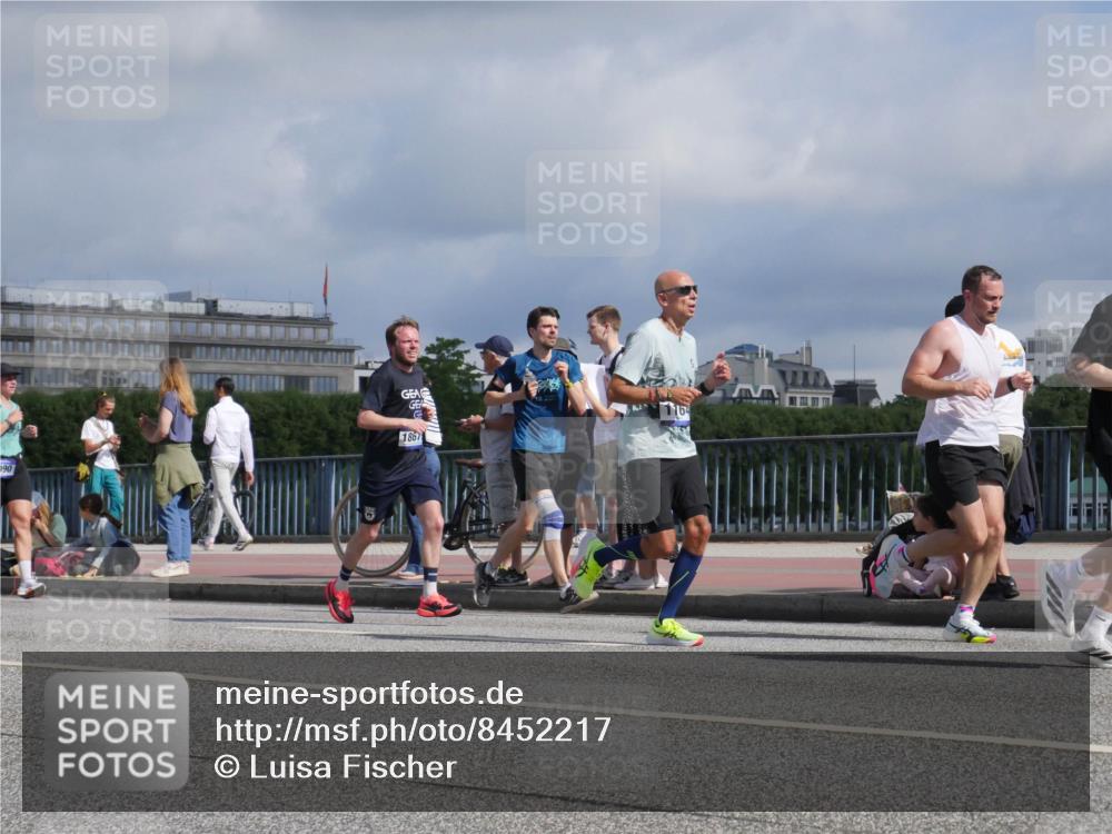 29.06.2025 - hella hamburg halbmarathon Luisa Fischer http://msf.ph/oto/8452217 29.06.2025 09:50:25 Kennedybrücke 90, 1867, 164, 1164, 1385, 1644, 1743, 5091, 6684, 6990, 8362, 9178, 9944 meine-sportfotos.de
