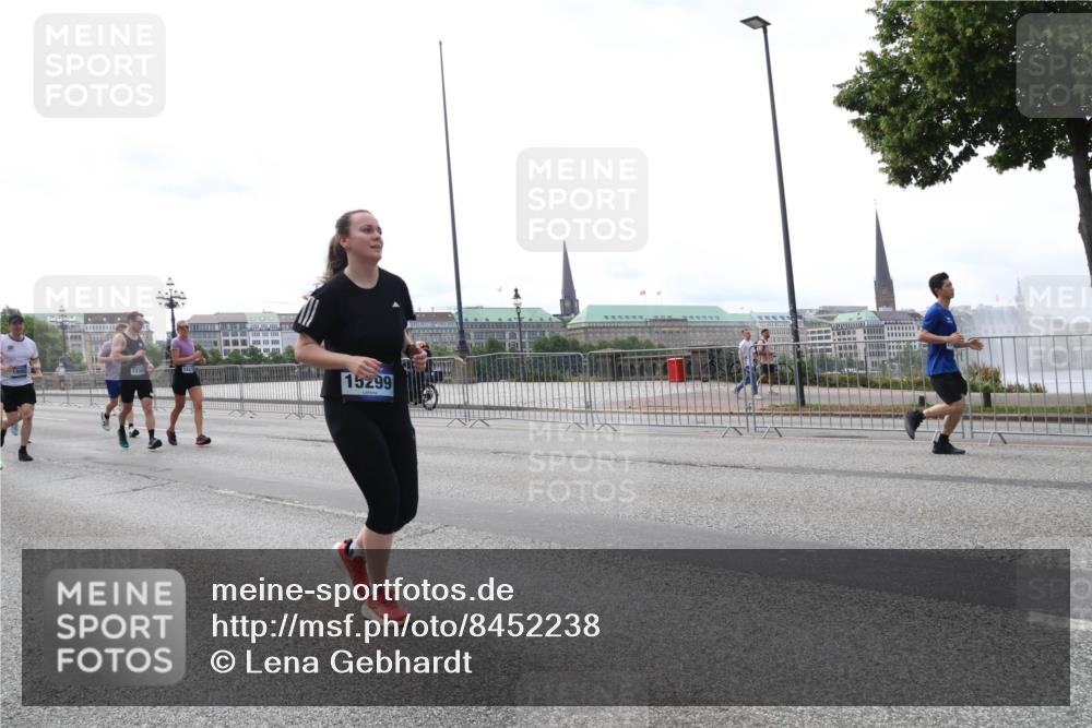 29.06.2025 - hella hamburg halbmarathon Lena Gebhardt http://msf.ph/oto/8452238 29.06.2025 10:31:00 Lombardsbrücke 12304, 15299, 1059, 1292, 1472, 1647, 1773, 1979, 2097, 2268, 2414, 2505, 2569, 2754, 2755, 2914, 3131, 3281, 4198, 4561, 4817, 5437, 5943, 6057, 6195, 6344, 6556, 6620, 6787, 7071, 7120, 7351, 7604, 8050, 8072, 8073, 8757, 9576, 9830, 10111, 10989, 11981, 11984, 11988, 12384, 12460, 12461, 12627, 14095, 14216, 14349, 14803, 15299, 15466, 15589, 15757, 16457, 16791, 17224, 17463, 17509, 17587, 17742, 17966, 18362, 18795, 18860, 19052, 19226 meine-sportfotos.de