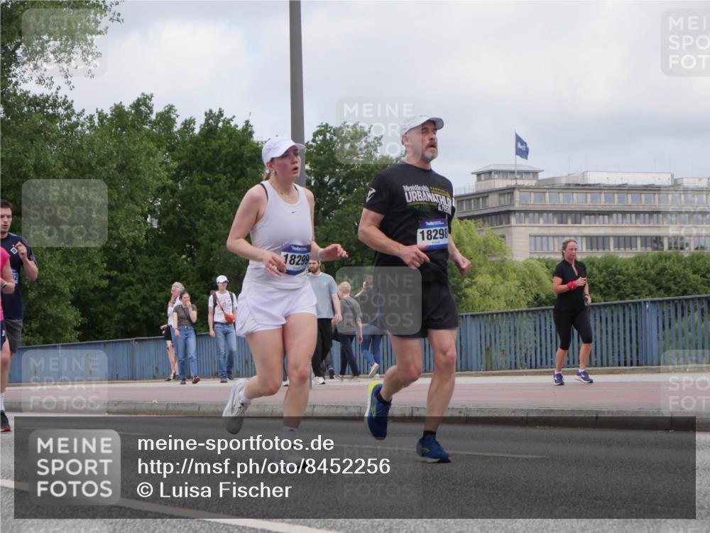 29.06.2025 - hella hamburg halbmarathon Luisa Fischer http://msf.ph/oto/8452256 29.06.2025 10:33:11 Kennedybrücke 62, 18299, 18298, 1063, 1230, 1661, 2901, 3573, 4575, 6598, 8048, 10880 meine-sportfotos.de