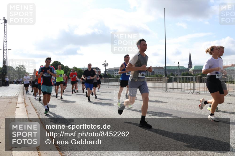 29.06.2025 - hella hamburg halbmarathon Lena Gebhardt http://msf.ph/oto/8452262 29.06.2025 09:54:04 Lombardsbrücke 15365, 15950, 961, 12679, 9482, 4237, 1098, 1119, 1399, 1413, 1424, 1476, 1892, 1902, 2098, 2188, 2270, 2516, 2823, 2842, 2890, 2937, 3004, 3186, 3477, 3785, 4029, 4140, 4183, 4185, 4235, 4237, 4247, 4270, 4949, 5115, 5362, 5528, 5532, 5650, 6198, 6309, 6388, 6575, 6630, 6831, 7167, 7297, 7385, 7448, 7480, 7734, 8023, 8269, 8743, 8928, 9030, 9043, 9105, 9463, 9482, 9619, 9626, 9633, 9723, 10529, 10792, 11077, 11848, 11936, 12084 meine-sportfotos.de