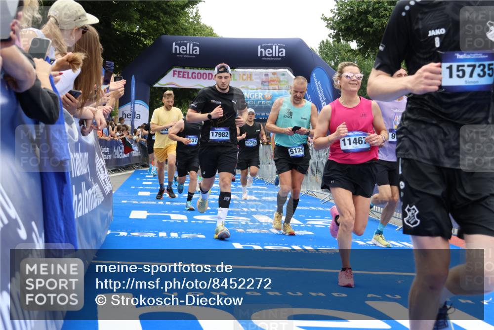 29.06.2025 - hella hamburg halbmarathon Strokosch-Dieckow http://msf.ph/oto/8452272 29.06.2025 10:48:19 Ziel 1537, 3747, 5129, 5362, 5528, 6081, 6923, 7367, 7599, 8216, 8916, 9262, 9770, 11211, 11467, 12549, 12840, 14797, 15629, 15735, 17745, 17855, 17982, 18790, 18923, 18963, 19127 meine-sportfotos.de