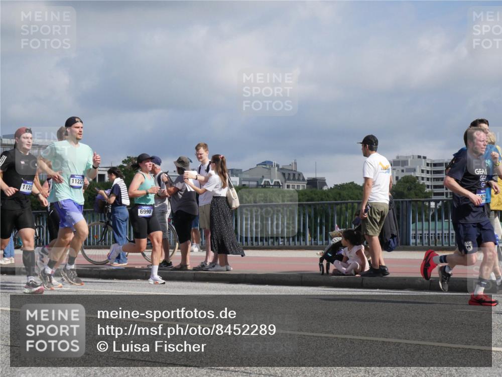 29.06.2025 - hella hamburg halbmarathon Luisa Fischer http://msf.ph/oto/8452289 29.06.2025 09:50:27 Kennedybrücke 1120, 11227, 6990, 67, 1164, 1385, 1644, 1743, 4860, 5091, 5315, 6684, 6990, 9178, 9944 meine-sportfotos.de