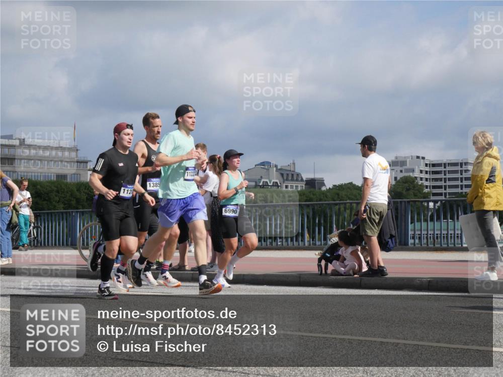 29.06.2025 - hella hamburg halbmarathon Luisa Fischer http://msf.ph/oto/8452313 29.06.2025 09:50:27 Kennedybrücke 112, 1385, 11227, 6990, 1164, 1385, 1644, 1743, 4860, 5091, 5315, 6684, 6990, 9178, 9944 meine-sportfotos.de