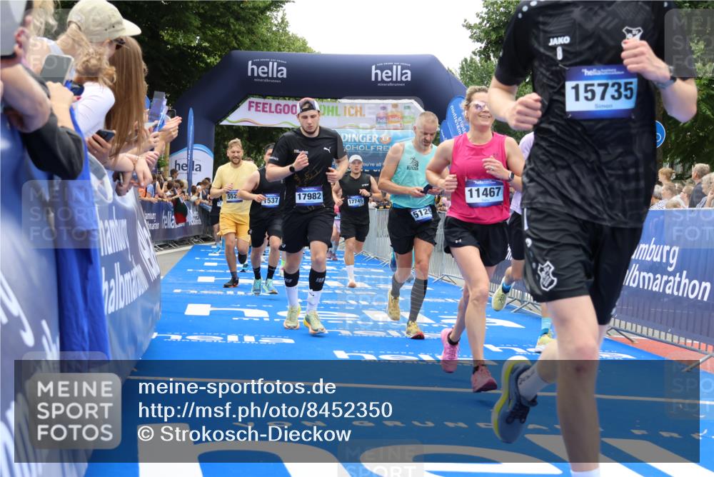 29.06.2025 - hella hamburg halbmarathon Strokosch-Dieckow http://msf.ph/oto/8452350 29.06.2025 10:48:19 Ziel 1537, 3747, 5129, 5362, 5528, 6081, 6923, 7367, 7599, 8216, 8916, 9262, 9770, 11211, 11467, 12549, 12840, 14797, 15629, 15735, 17745, 17855, 17982, 18790, 18923, 18963, 19127 meine-sportfotos.de