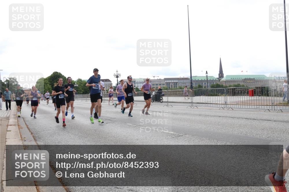 29.06.2025 - hella hamburg halbmarathon Lena Gebhardt http://msf.ph/oto/8452393 29.06.2025 10:31:00 Lombardsbrücke 2097, 9576, 17742, 989, 123, 1059, 1292, 1472, 1647, 1773, 1979, 2097, 2268, 2414, 2505, 2569, 2754, 2755, 2914, 3131, 3281, 4198, 4561, 4817, 5437, 5943, 6057, 6195, 6344, 6556, 6620, 6787, 7071, 7120, 7351, 7604, 8050, 8072, 8073, 8757, 9576, 9830, 10111, 10989, 11981, 11984, 11988, 12384, 12460, 12461, 12627, 14095, 14216, 14349, 14803, 15299, 15466, 15589, 15757, 16457, 16791, 17224, 17463, 17509, 17587, 17742, 17966, 18362, 18795, 18860, 19052, 19226 meine-sportfotos.de