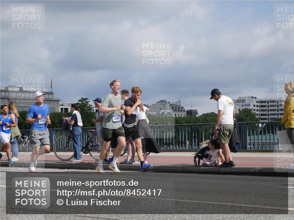 29.06.2025 - hella hamburg halbmarathon Luisa Fischer http://msf.ph/oto/8452417 29.06.2025 09:50:29 Kennedybrücke 11620, 1526, 12865, 1164, 1385, 1644, 1743, 3959, 4860, 5091, 5315, 6684, 6990, 9178 meine-sportfotos.de