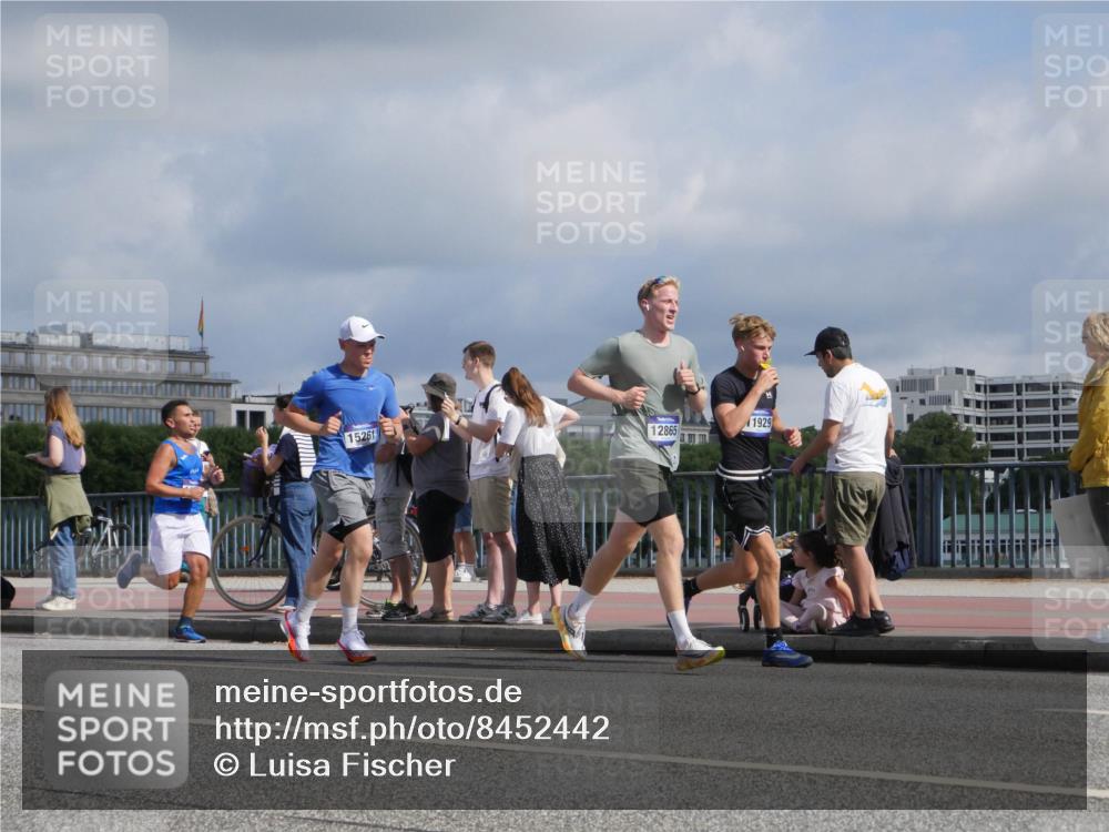 29.06.2025 - hella hamburg halbmarathon Luisa Fischer http://msf.ph/oto/8452442 29.06.2025 09:50:29 Kennedybrücke 15261, 12865, 1929, 1164, 1385, 1644, 1743, 3959, 4860, 5091, 5315, 6684, 6990, 9178 meine-sportfotos.de