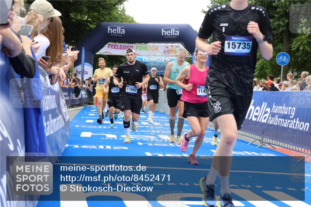 29.06.2025 - hella hamburg halbmarathon Strokosch-Dieckow http://msf.ph/oto/8452471 29.06.2025 10:48:19 Ziel 1537, 3747, 5129, 5362, 5528, 6081, 6923, 7367, 7599, 8216, 8916, 9262, 9770, 11211, 11467, 12549, 12840, 14797, 15629, 15735, 17745, 17855, 17982, 18790, 18923, 18963, 19127 meine-sportfotos.de