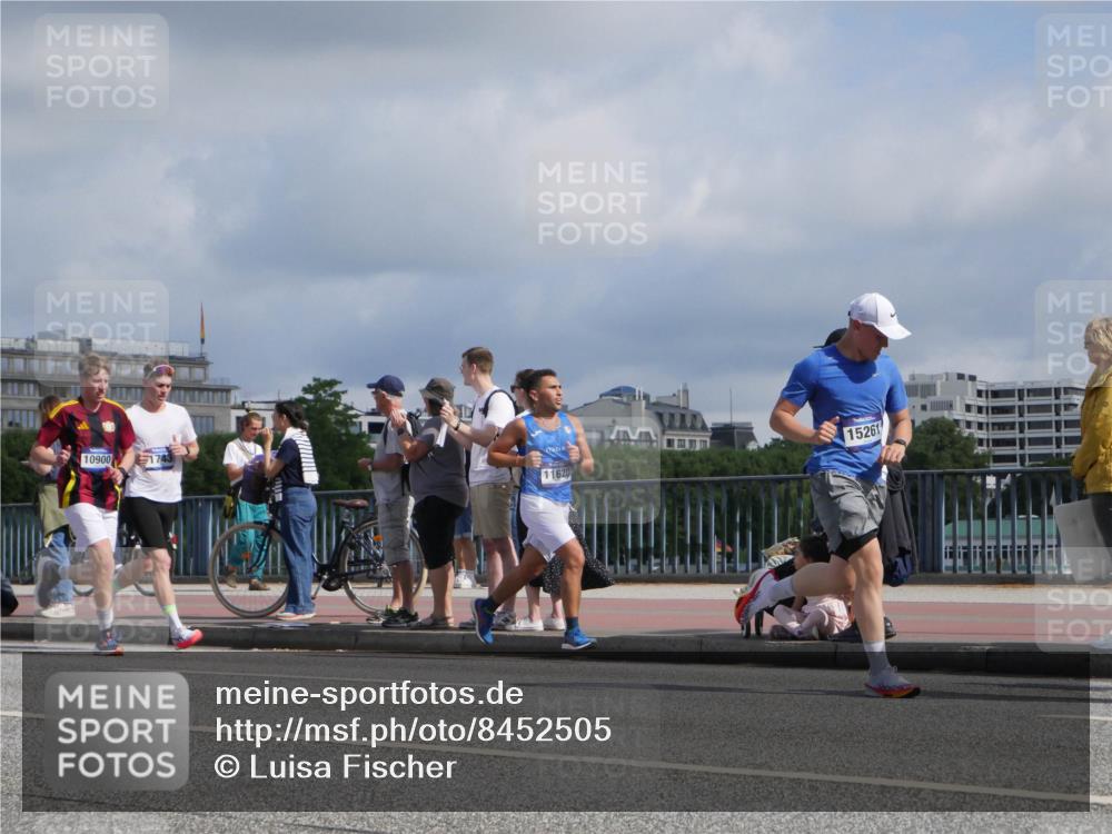 29.06.2025 - hella hamburg halbmarathon Luisa Fischer http://msf.ph/oto/8452505 29.06.2025 09:50:30 Kennedybrücke 10900, 11620, 15261, 1385, 1743, 3959, 4860, 5091, 5315, 6684, 6990, 9178 meine-sportfotos.de