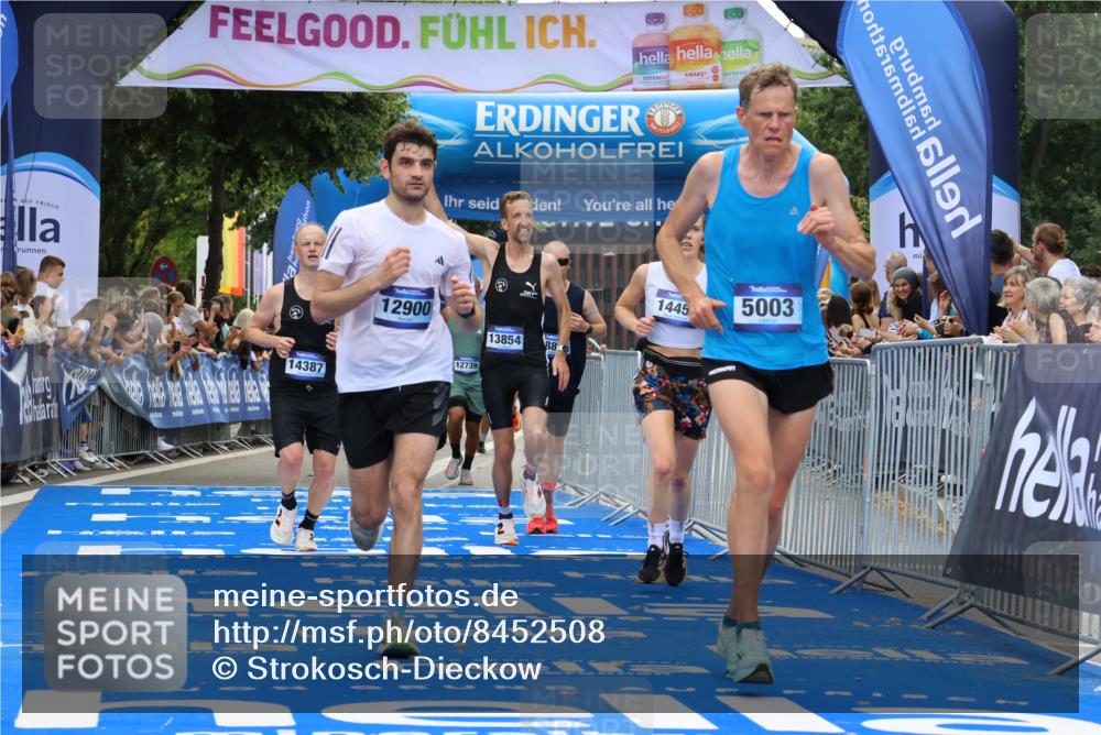 29.06.2025 - hella hamburg halbmarathon Strokosch-Dieckow http://msf.ph/oto/8452508 29.06.2025 10:37:16 Ziel 4860, 5003, 8362, 10190, 11423, 12739, 12900, 13854, 13972, 14387, 14459, 15178, 15888, 17137, 17306, 17726, 18824 meine-sportfotos.de