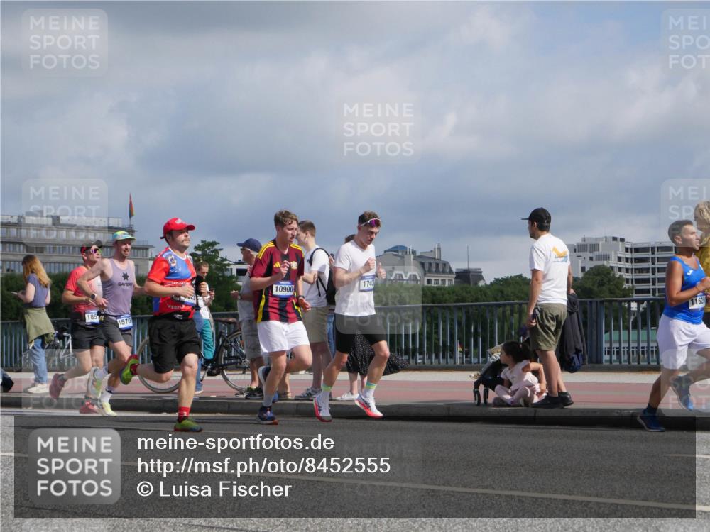 29.06.2025 - hella hamburg halbmarathon Luisa Fischer http://msf.ph/oto/8452555 29.06.2025 09:50:31 Kennedybrücke 1857, 1570, 10900, 1743, 11620, 1385, 1743, 3959, 4860, 5091, 5315, 6684, 6990 meine-sportfotos.de