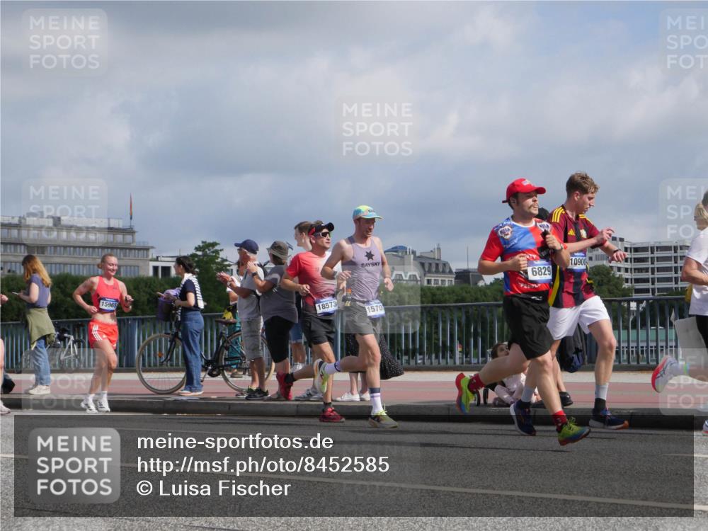 29.06.2025 - hella hamburg halbmarathon Luisa Fischer http://msf.ph/oto/8452585 29.06.2025 09:50:32 Kennedybrücke 15965, 18573, 1570, 6829, 10900, 1385, 1743, 3959, 4860, 5091, 5315, 6684 meine-sportfotos.de
