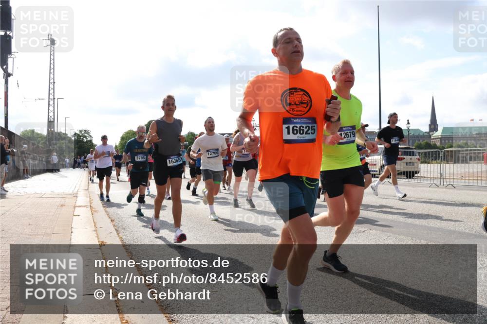 29.06.2025 - hella hamburg halbmarathon Lena Gebhardt http://msf.ph/oto/8452586 29.06.2025 09:54:07 Lombardsbrücke 3785, 12706, 15365, 183, 16625, 12679, 11848, 1098, 1119, 1399, 1413, 1424, 1476, 1892, 1902, 2020, 2098, 2188, 2270, 2516, 2823, 2842, 2890, 2937, 3004, 3477, 3785, 4029, 4140, 4183, 4185, 4235, 4237, 4247, 4270, 4949, 5020, 5115, 5362, 5528, 5532, 5650, 6198, 6309, 6388, 6575, 6630, 6831, 7167, 7297, 7385, 7448, 7480, 7734, 8023, 8269, 8576, 8698, 8743, 8928, 9030, 9043, 9105, 9463, 9482, 9619, 9633, 9815, 10529, 10792, 11077, 11848, 11936, 12084 meine-sportfotos.de