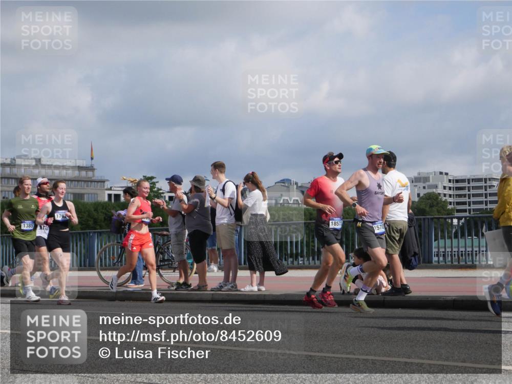 29.06.2025 - hella hamburg halbmarathon Luisa Fischer http://msf.ph/oto/8452609 29.06.2025 09:50:33 Kennedybrücke 1385, 1702, 18573, 1570, 1385, 1743, 3959, 4860, 5091, 5315, 6684, 10793 meine-sportfotos.de