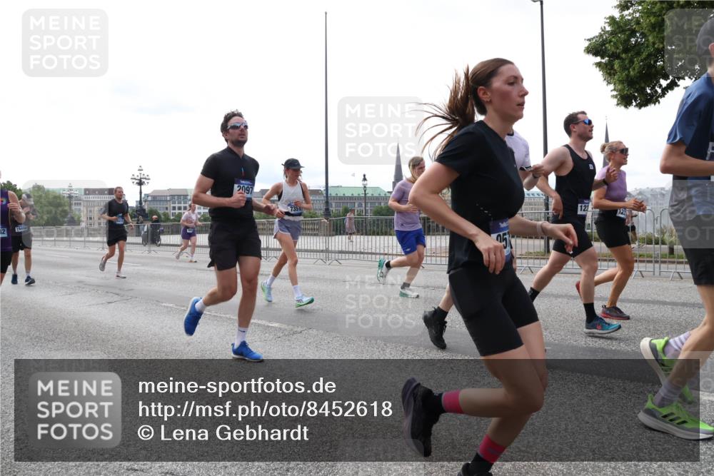 29.06.2025 - hella hamburg halbmarathon Lena Gebhardt http://msf.ph/oto/8452618 29.06.2025 10:31:03 Lombardsbrücke 12, 1546, 2097, 7351, 5, 123, 12, 1059, 1292, 1472, 1773, 1979, 2097, 2268, 2414, 2505, 2569, 2914, 3131, 3281, 4198, 4561, 4817, 5437, 5943, 6057, 6195, 6344, 6556, 6620, 6787, 7071, 7120, 7351, 7604, 8050, 8072, 8073, 8757, 9576, 9830, 10111, 10989, 11981, 11984, 11988, 12384, 12627, 14095, 14216, 14349, 14803, 15299, 15466, 15589, 15725, 16457, 16791, 17224, 17463, 17509, 17587, 17742, 17966, 18362, 18795, 18860, 19052, 19226 meine-sportfotos.de