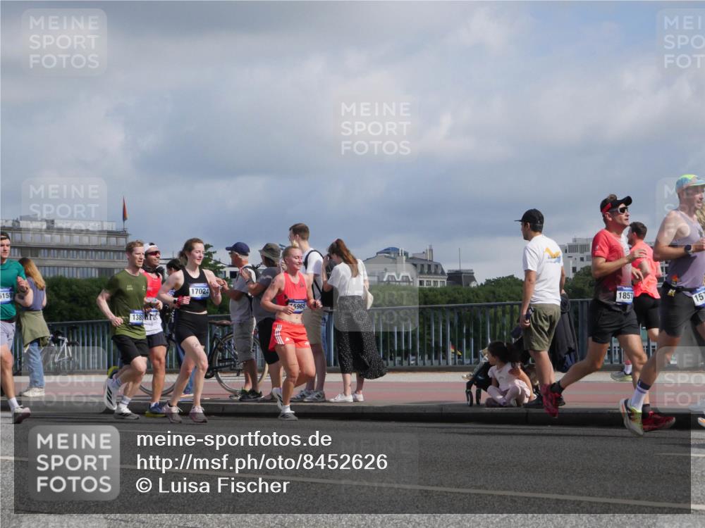 29.06.2025 - hella hamburg halbmarathon Luisa Fischer http://msf.ph/oto/8452626 29.06.2025 09:50:33 Kennedybrücke 5158, 1385, 17024, 5965, 1857, 157, 1385, 1743, 3959, 4860, 5091, 5315, 6684, 10793 meine-sportfotos.de