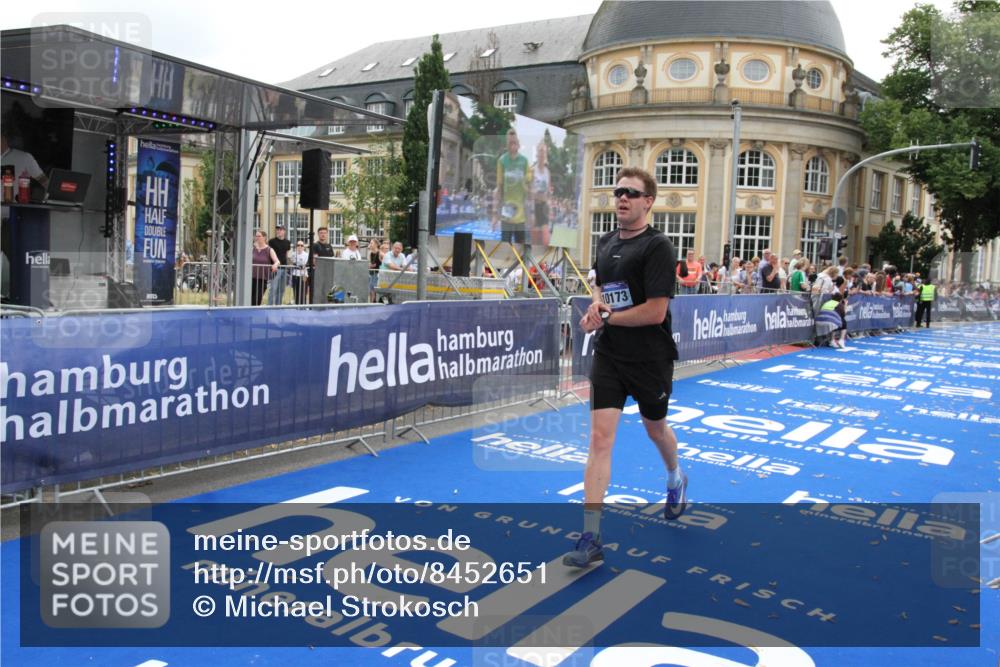 29.06.2025 - hella hamburg halbmarathon Michael Strokosch http://msf.ph/oto/8452651 29.06.2025 10:30:24 Ziel 10173, 12691 meine-sportfotos.de