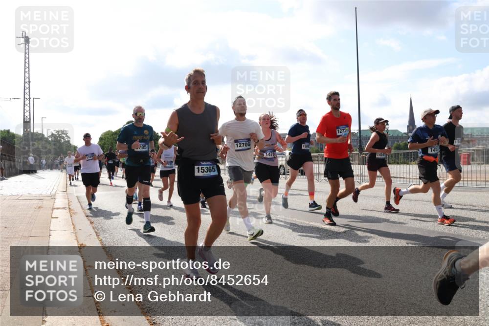 29.06.2025 - hella hamburg halbmarathon Lena Gebhardt http://msf.ph/oto/8452654 29.06.2025 09:54:07 Lombardsbrücke 13297, 5785, 7451, 15365, 12706, 1478, 1272, 14541, 1184, 1098, 1119, 1399, 1413, 1424, 1476, 1892, 1902, 2020, 2098, 2188, 2270, 2516, 2823, 2842, 2890, 2937, 3004, 3477, 3785, 4029, 4140, 4183, 4185, 4235, 4237, 4247, 4270, 4949, 5020, 5115, 5362, 5528, 5532, 5650, 6198, 6309, 6388, 6575, 6630, 6831, 7167, 7297, 7385, 7448, 7480, 7734, 8023, 8269, 8576, 8698, 8743, 8928, 9030, 9043, 9105, 9463, 9482, 9619, 9633, 9815, 10529, 10792, 11077, 11848, 11936, 12084 meine-sportfotos.de
