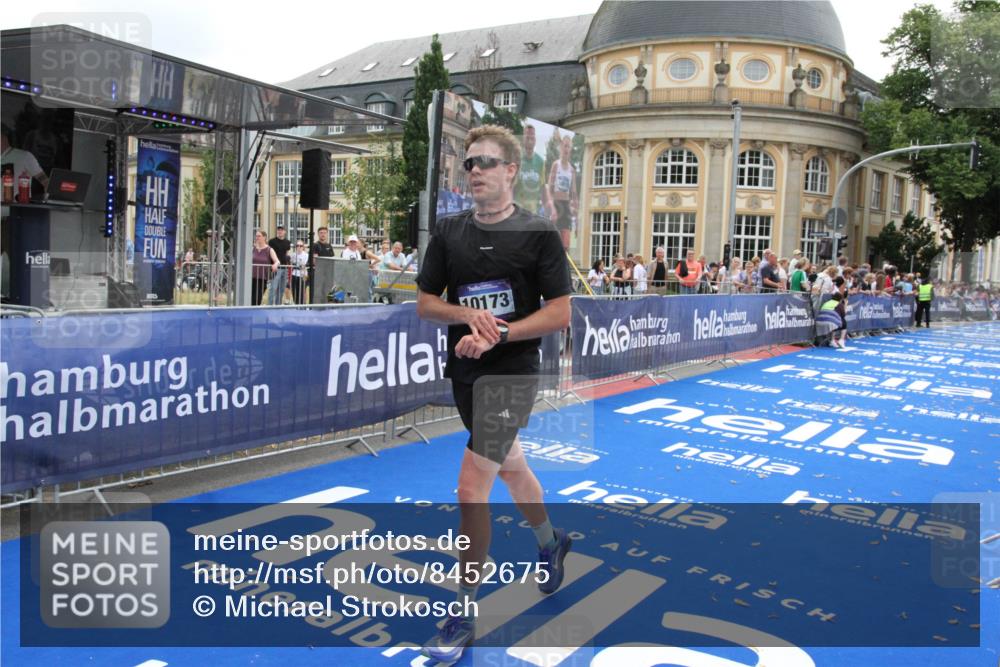 29.06.2025 - hella hamburg halbmarathon Michael Strokosch http://msf.ph/oto/8452675 29.06.2025 10:30:24 Ziel 10173, 12691 meine-sportfotos.de