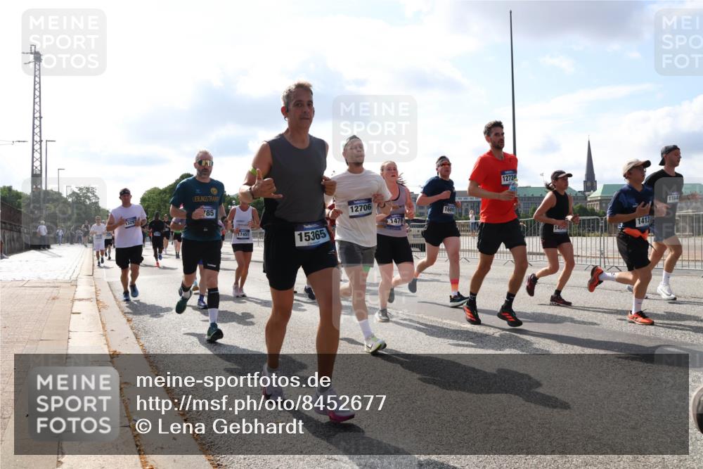 29.06.2025 - hella hamburg halbmarathon Lena Gebhardt http://msf.ph/oto/8452677 29.06.2025 09:54:07 Lombardsbrücke 1329, 785, 17451, 15365, 12706, 1478, 1689, 12724, 149, 1413, 11848, 1098, 1119, 1399, 1413, 1424, 1476, 1892, 1902, 2020, 2098, 2188, 2270, 2516, 2823, 2842, 2890, 2937, 3004, 3477, 3785, 4029, 4140, 4183, 4185, 4235, 4237, 4247, 4270, 4949, 5020, 5115, 5362, 5528, 5532, 5650, 6198, 6309, 6388, 6575, 6630, 6831, 7167, 7297, 7385, 7448, 7480, 7734, 8023, 8269, 8576, 8698, 8743, 8928, 9030, 9043, 9105, 9463, 9482, 9619, 9633, 9815, 10529, 10792, 11077, 11848, 11936, 12084 meine-sportfotos.de
