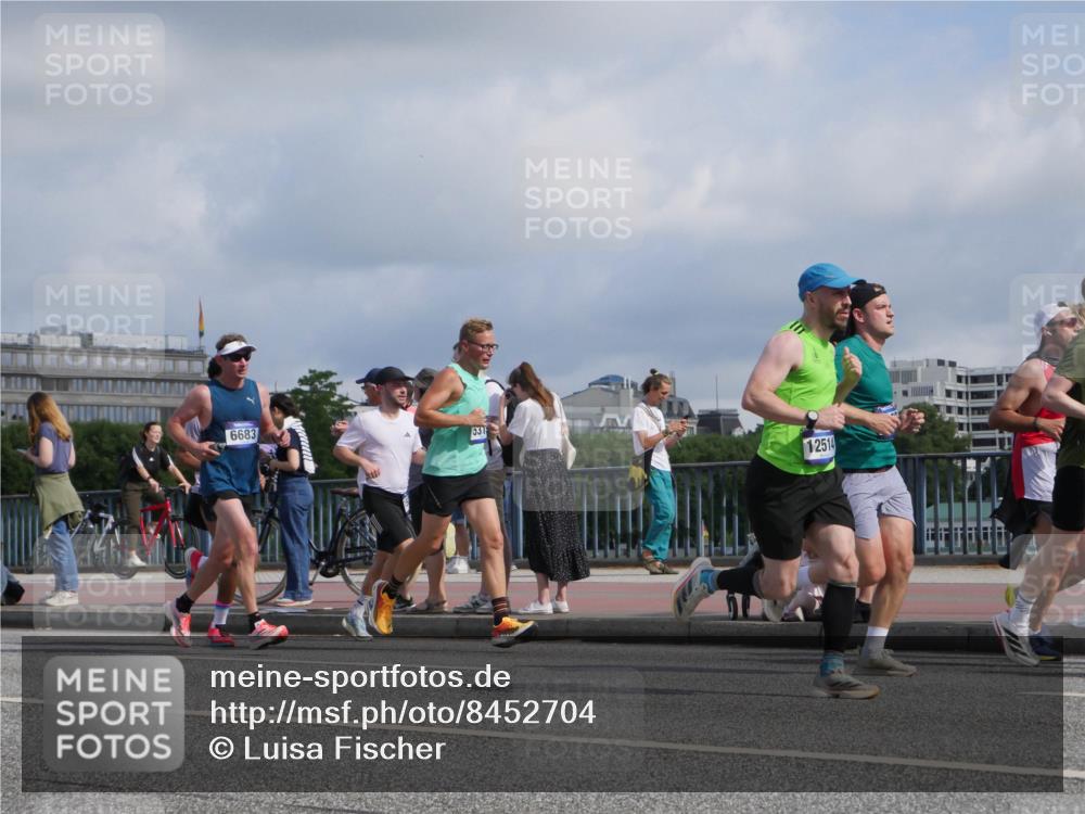 29.06.2025 - hella hamburg halbmarathon Luisa Fischer http://msf.ph/oto/8452704 29.06.2025 09:50:35 Kennedybrücke 6683, 5315, 12514, 1385, 1743, 2714, 2767, 3959, 4860, 5091, 5315, 6684, 7884, 10793 meine-sportfotos.de