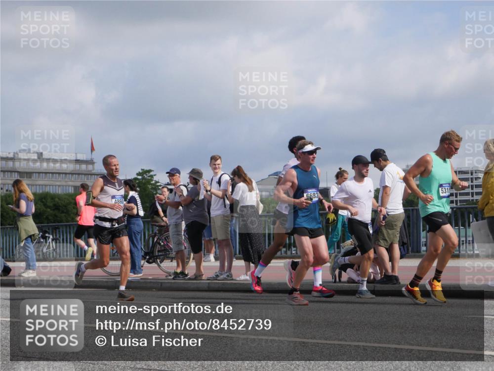 29.06.2025 - hella hamburg halbmarathon Luisa Fischer http://msf.ph/oto/8452739 29.06.2025 09:50:36 Kennedybrücke 4860, 6683, 531, 1385, 2714, 2767, 3959, 4860, 5091, 5315, 6684, 7884, 10793 meine-sportfotos.de