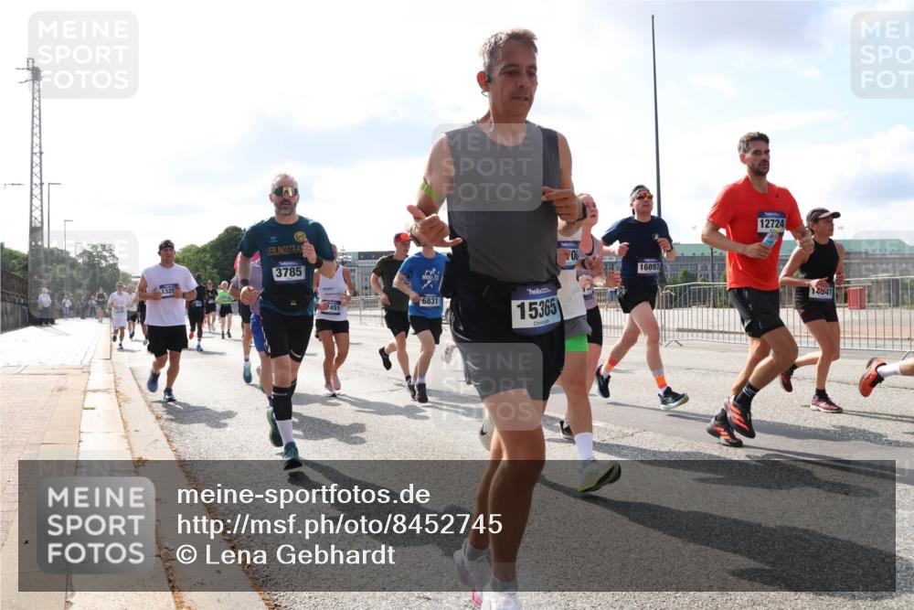 29.06.2025 - hella hamburg halbmarathon Lena Gebhardt http://msf.ph/oto/8452745 29.06.2025 09:54:08 Lombardsbrücke 1329, 3785, 7451, 6831, 15365, 06, 16893, 12724, 14641, 1098, 1119, 1171, 1399, 1413, 1424, 1476, 1892, 1902, 2020, 2098, 2188, 2270, 2516, 2823, 2842, 2890, 2937, 3477, 3785, 4029, 4140, 4183, 4185, 4235, 4237, 4247, 4270, 4949, 5020, 5115, 5362, 5528, 5532, 5650, 6198, 6309, 6388, 6575, 6630, 6831, 7167, 7297, 7385, 7448, 7480, 7734, 8023, 8269, 8576, 8698, 8743, 8928, 9030, 9043, 9105, 9463, 9482, 9619, 9633, 9815, 10529, 10792, 11077, 11848, 11936, 12084 meine-sportfotos.de