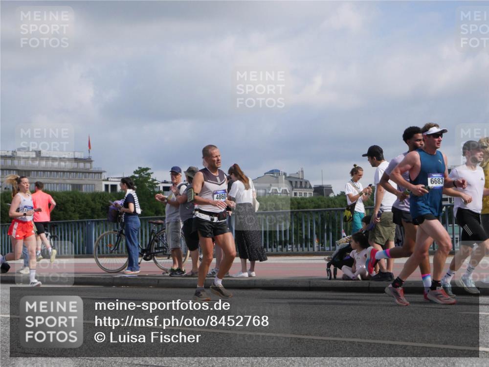 29.06.2025 - hella hamburg halbmarathon Luisa Fischer http://msf.ph/oto/8452768 29.06.2025 09:50:36 Kennedybrücke 4860, 6683, 241, 1385, 2714, 2767, 3959, 4860, 5091, 5315, 6684, 7884, 10793 meine-sportfotos.de