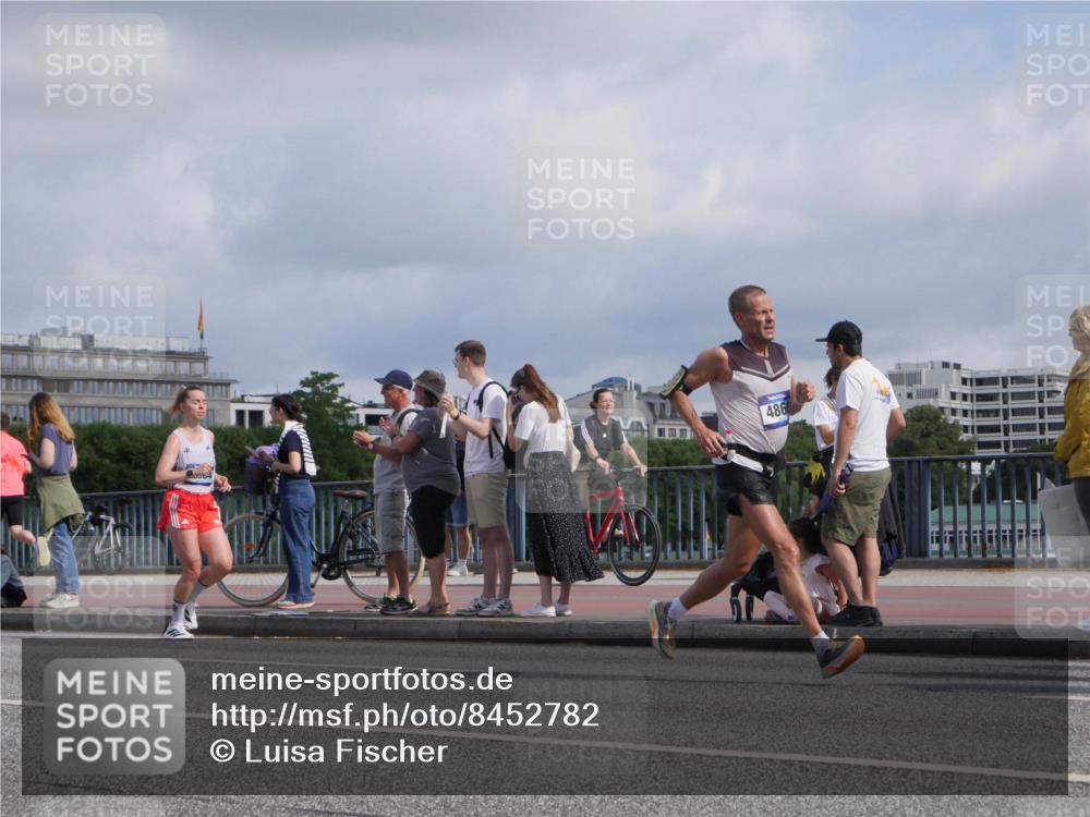 29.06.2025 - hella hamburg halbmarathon Luisa Fischer http://msf.ph/oto/8452782 29.06.2025 09:50:37 Kennedybrücke 4860, 1385, 2714, 2767, 3959, 4860, 5091, 5315, 6684, 7884, 10793 meine-sportfotos.de