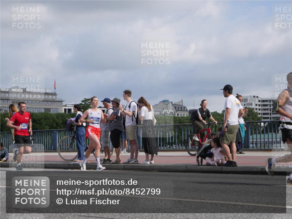 29.06.2025 - hella hamburg halbmarathon Luisa Fischer http://msf.ph/oto/8452799 29.06.2025 09:50:37 Kennedybrücke 14875, 3584, 1385, 2714, 2767, 3959, 4860, 5091, 5315, 6684, 7884, 10793 meine-sportfotos.de