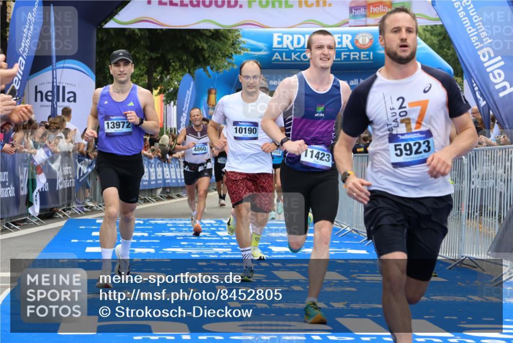 29.06.2025 - hella hamburg halbmarathon Strokosch-Dieckow http://msf.ph/oto/8452805 29.06.2025 10:37:10 Ziel 4860, 5003, 5923, 6458, 7482, 8362, 9178, 10190, 10738, 11120, 11423, 12900, 13972, 15178, 15410, 16992, 17137, 17658, 17726 meine-sportfotos.de