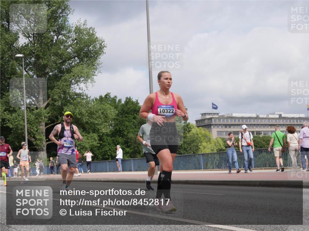 29.06.2025 - hella hamburg halbmarathon Luisa Fischer http://msf.ph/oto/8452817 29.06.2025 10:33:28 Kennedybrücke 12461, 15789, 10322, 2302, 4198, 4819, 6626, 10322 meine-sportfotos.de