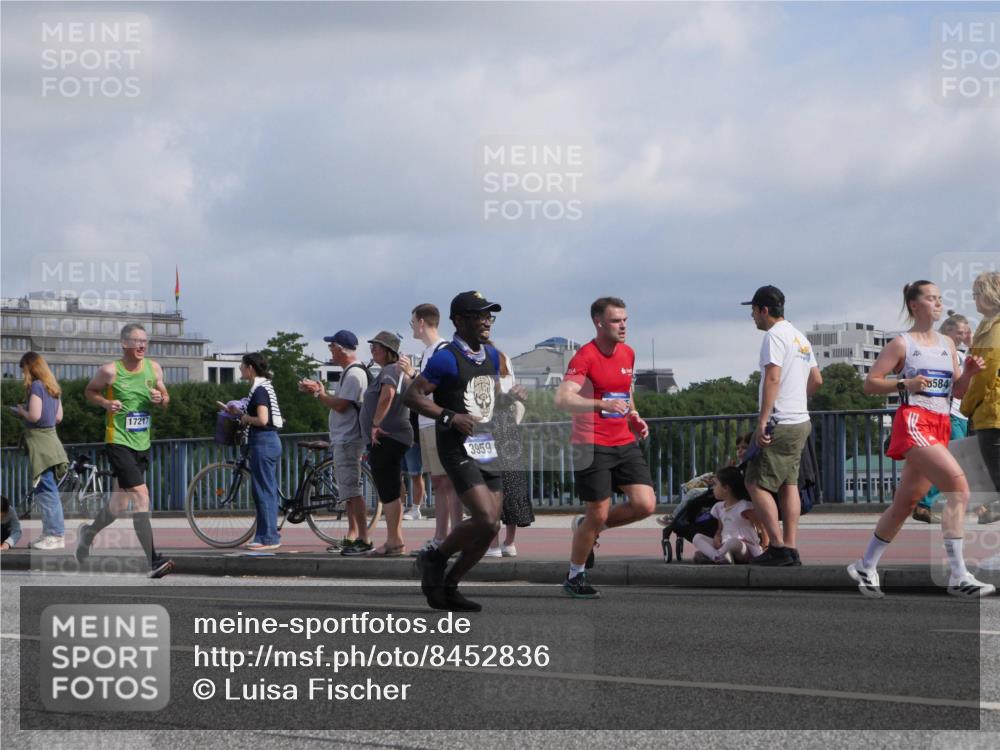 29.06.2025 - hella hamburg halbmarathon Luisa Fischer http://msf.ph/oto/8452836 29.06.2025 09:50:39 Kennedybrücke 17217, 3959, 8584, 2714, 2767, 3959, 4860, 5315, 7884, 10404, 10793 meine-sportfotos.de